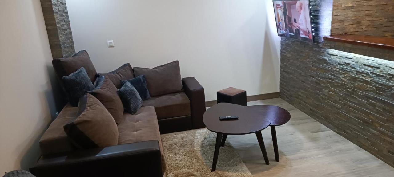 Tajna037 Apartman Kruševac Kültér fotó